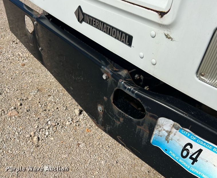 image for item NA9220 1996 International 4900  tank truck