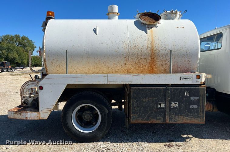 image for item NA9220 1996 International 4900  tank truck