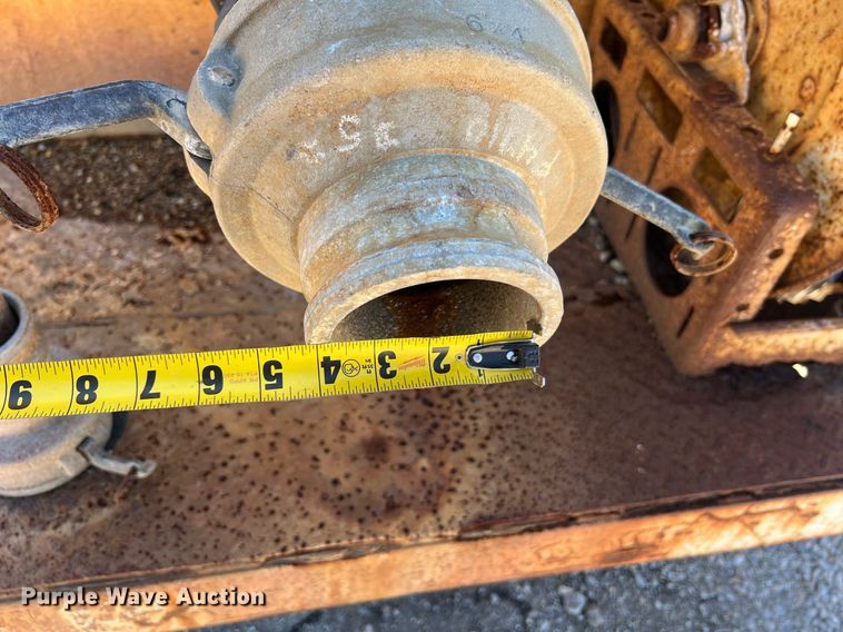 image for item NA9220 1996 International 4900  tank truck