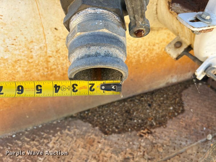 image for item NA9220 1996 International 4900  tank truck