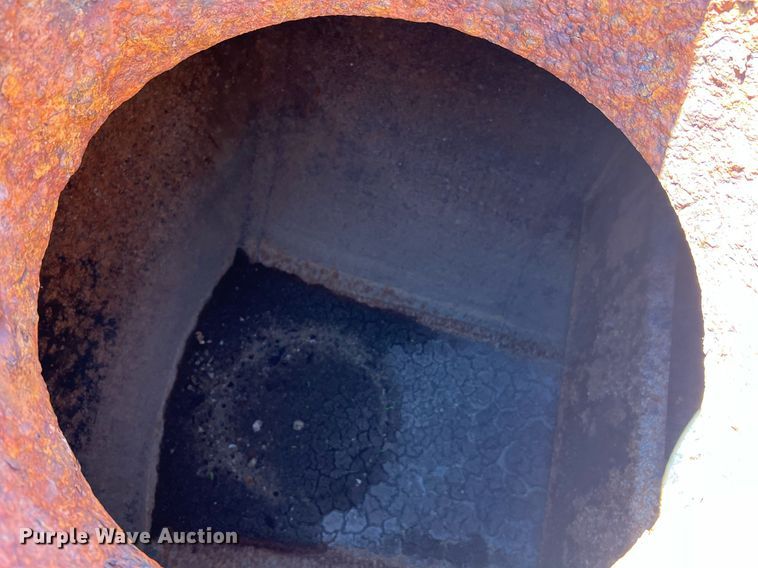 image for item NA9220 1996 International 4900  tank truck