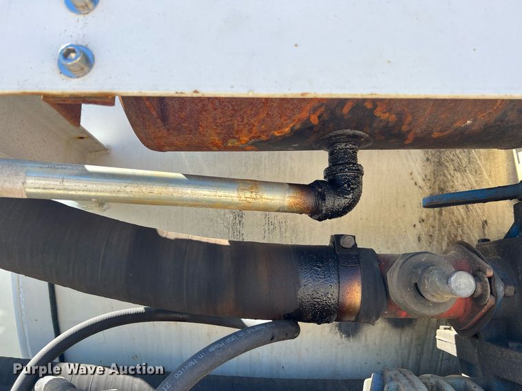 image for item NA9220 1996 International 4900  tank truck