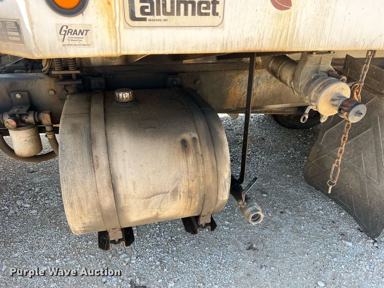 image for item NA9220 1996 International 4900  tank truck