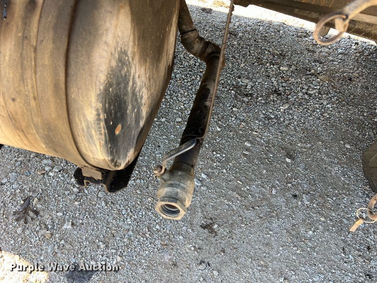 image for item NA9220 1996 International 4900  tank truck