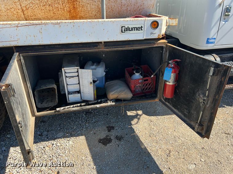 image for item NA9220 1996 International 4900  tank truck