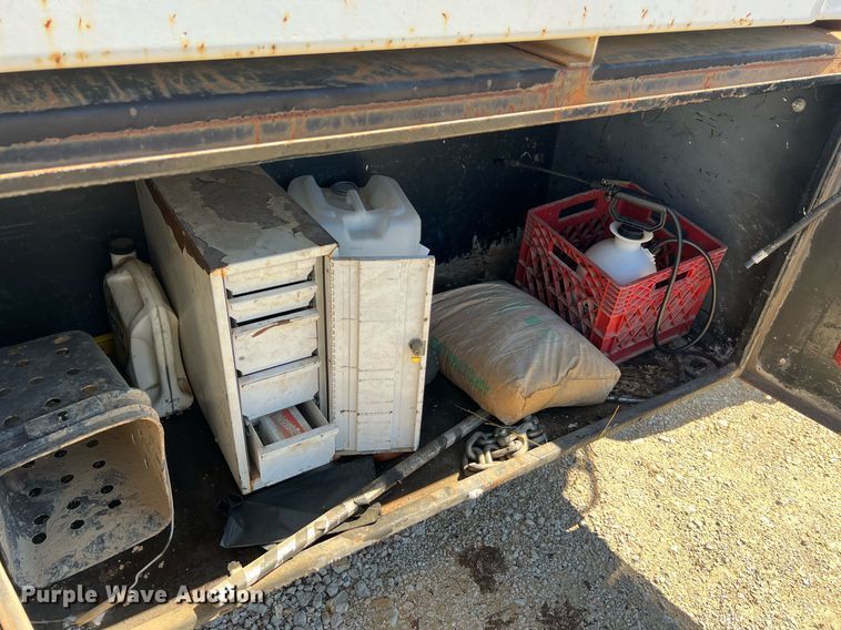 image for item NA9220 1996 International 4900  tank truck