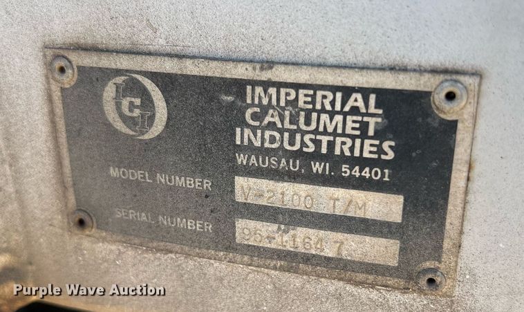 image for item NA9220 1996 International 4900  tank truck