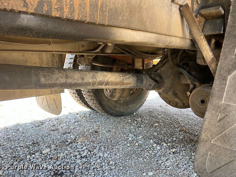 image for item NA9220 1996 International 4900  tank truck