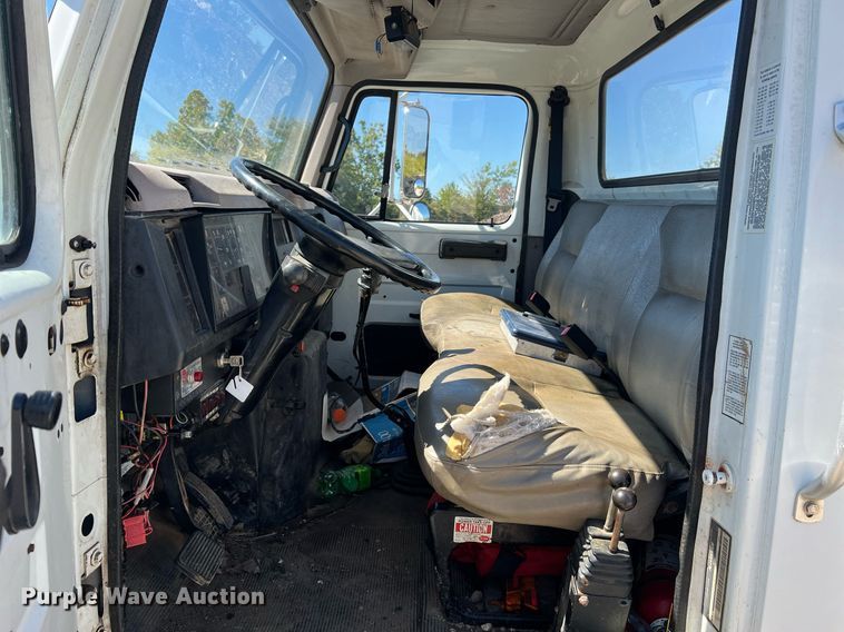 image for item NA9220 1996 International 4900  tank truck