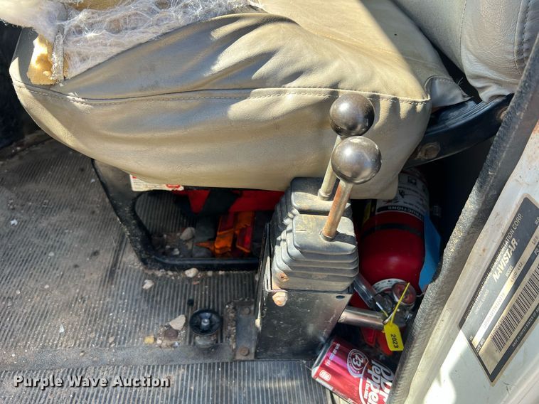 image for item NA9220 1996 International 4900  tank truck