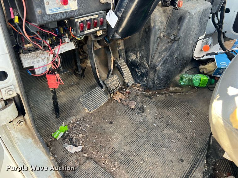 image for item NA9220 1996 International 4900  tank truck