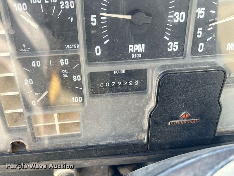 image for item NA9220 1996 International 4900  tank truck