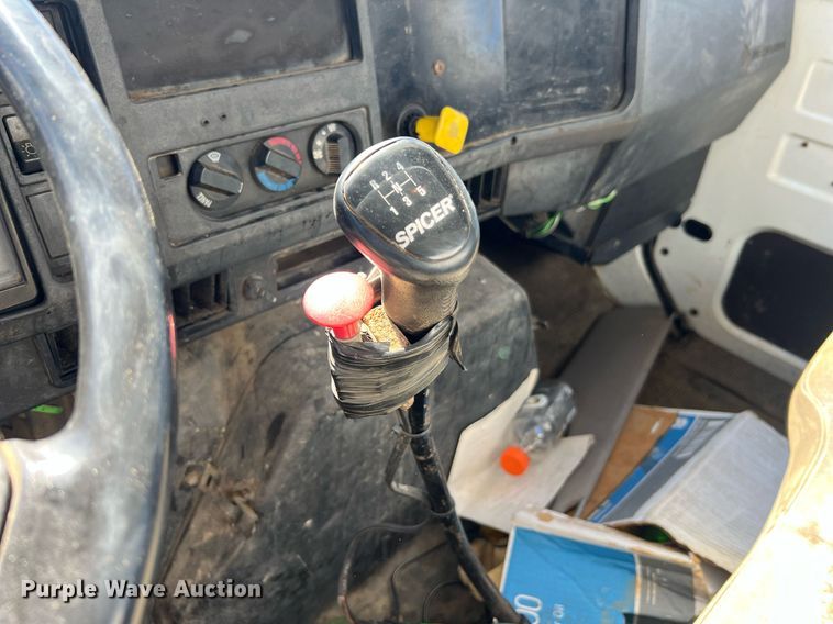 image for item NA9220 1996 International 4900  tank truck