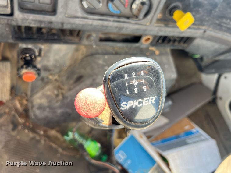 image for item NA9220 1996 International 4900  tank truck