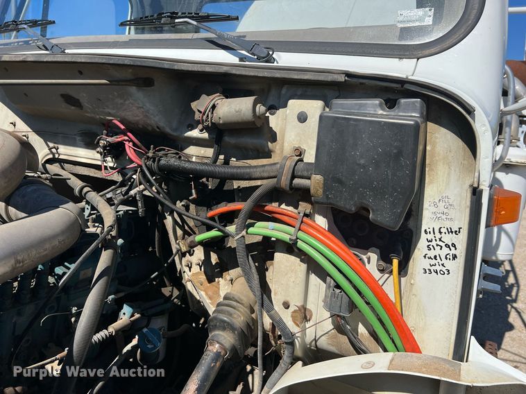 image for item NA9220 1996 International 4900  tank truck