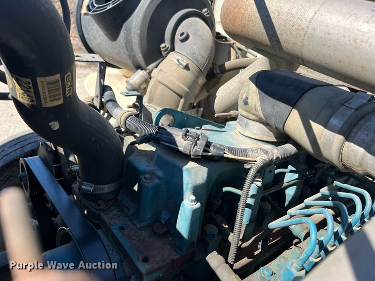 image for item NA9220 1996 International 4900  tank truck