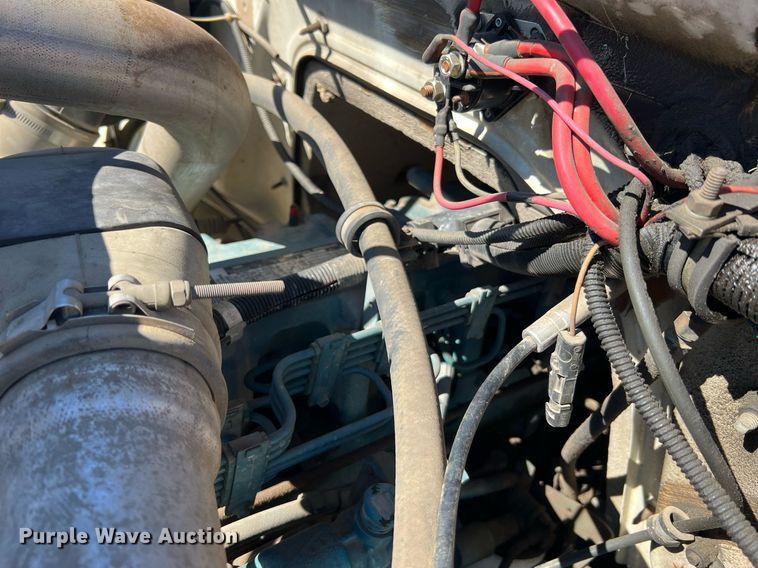 image for item NA9220 1996 International 4900  tank truck