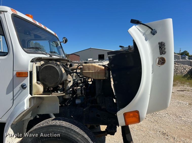 image for item NA9220 1996 International 4900  tank truck