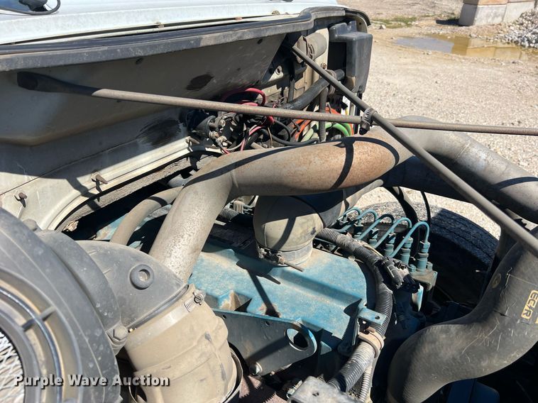 image for item NA9220 1996 International 4900  tank truck