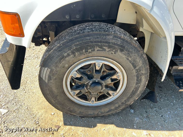 image for item NA9220 1996 International 4900  tank truck