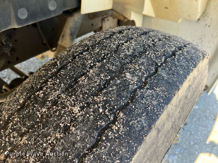 image for item NA9220 1996 International 4900  tank truck