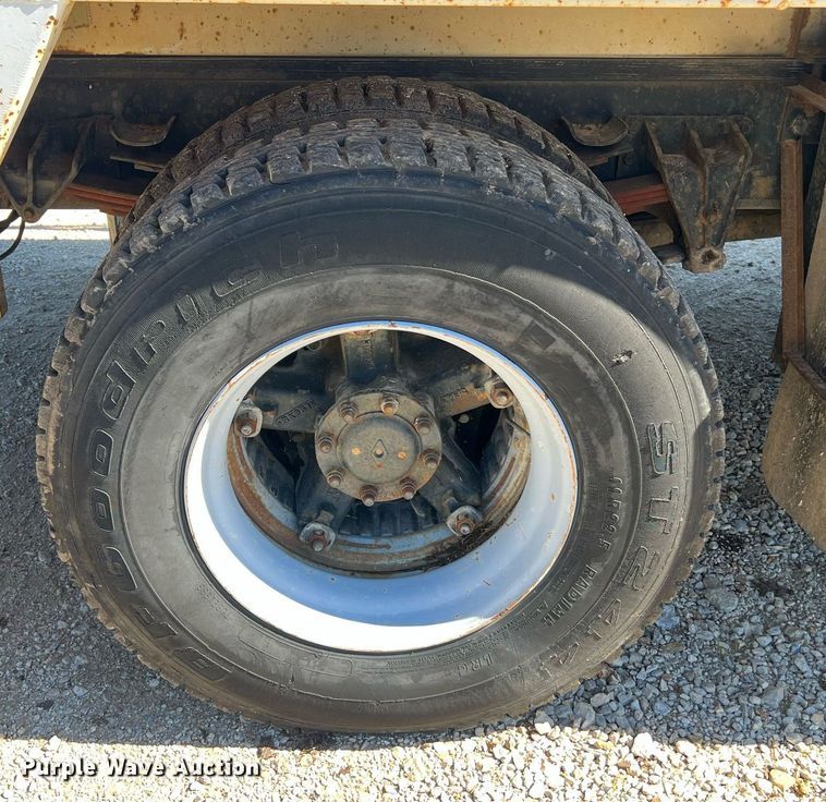 image for item NA9220 1996 International 4900  tank truck