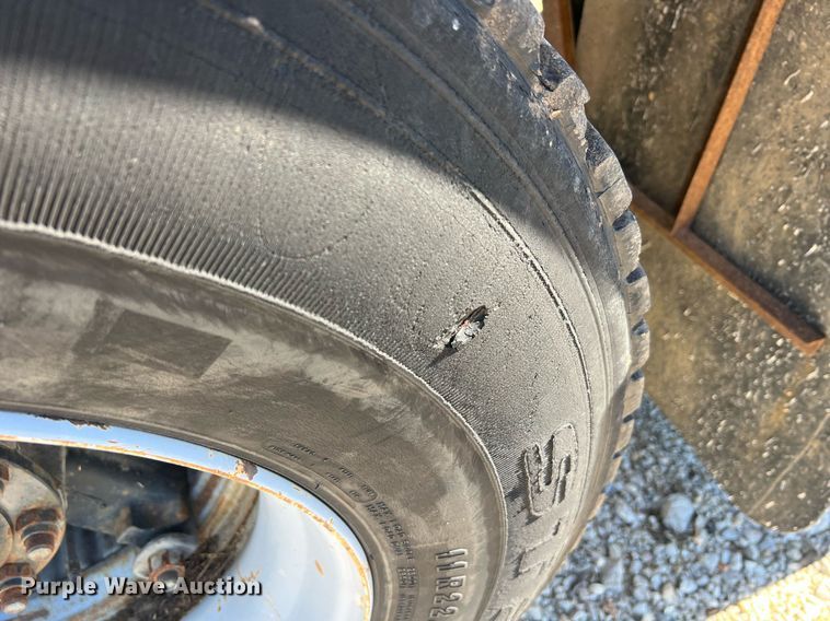 image for item NA9220 1996 International 4900  tank truck