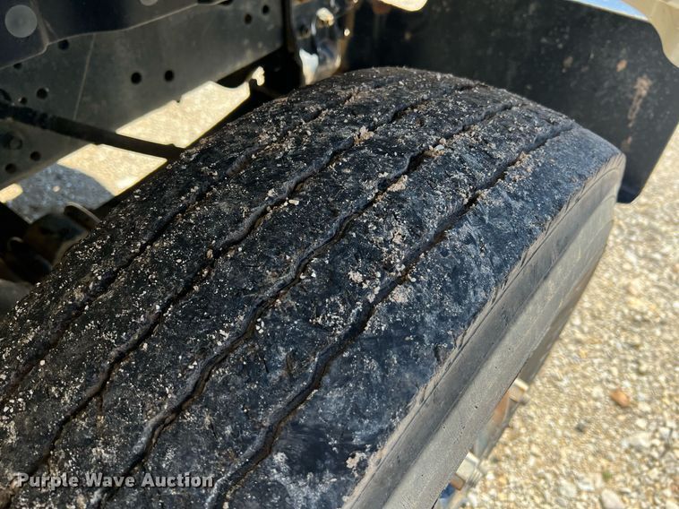 image for item NA9220 1996 International 4900  tank truck