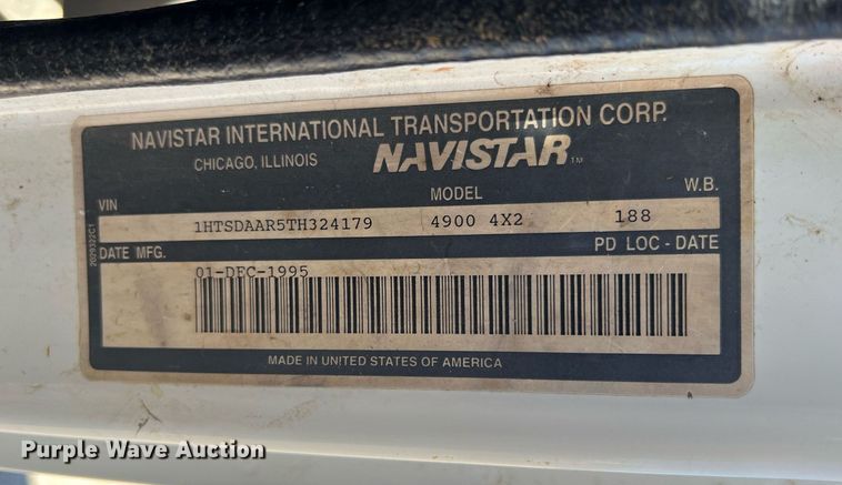 image for item NA9220 1996 International 4900  tank truck