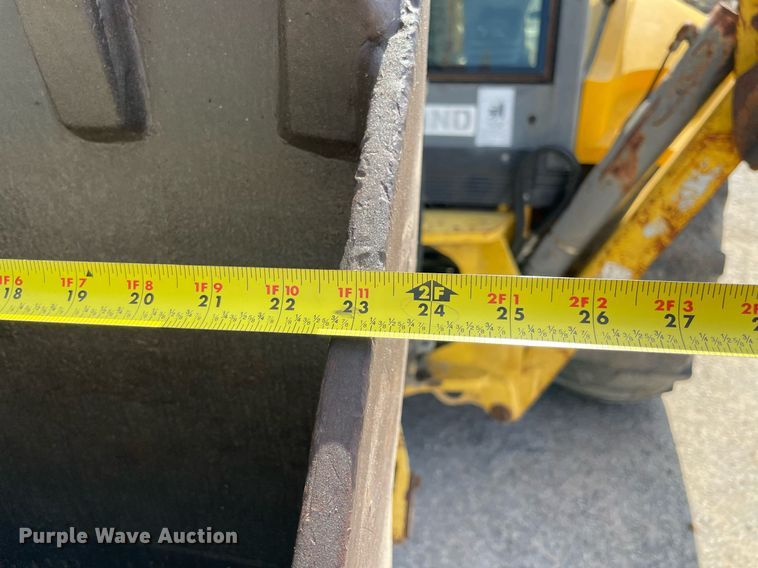 image for item NA9662 2006 New Holland B95  backhoe