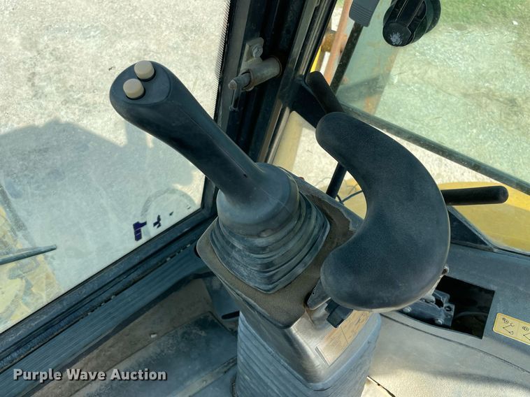 image for item NA9662 2006 New Holland B95  backhoe