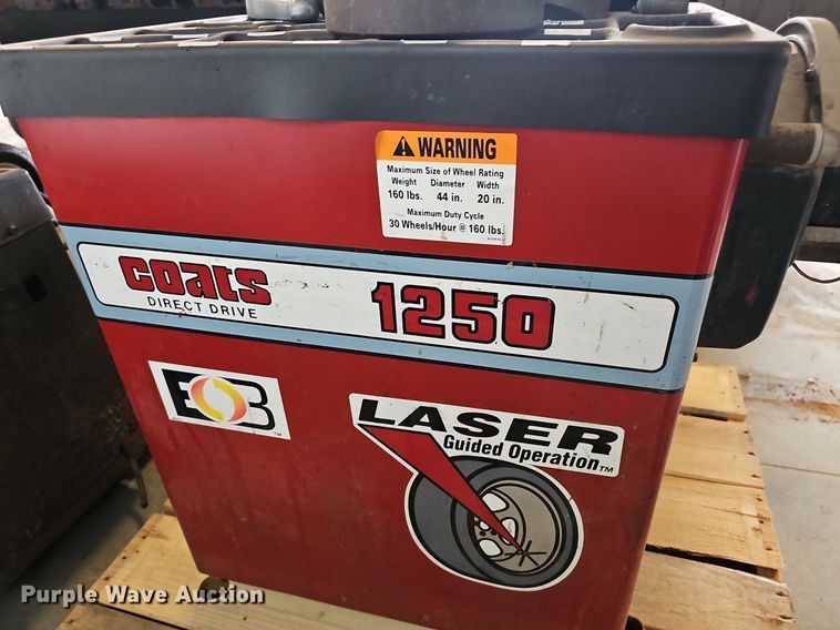 Coats 1250 wheel balancer in Lawrence, KS Item NJ9844 sold Purple Wave