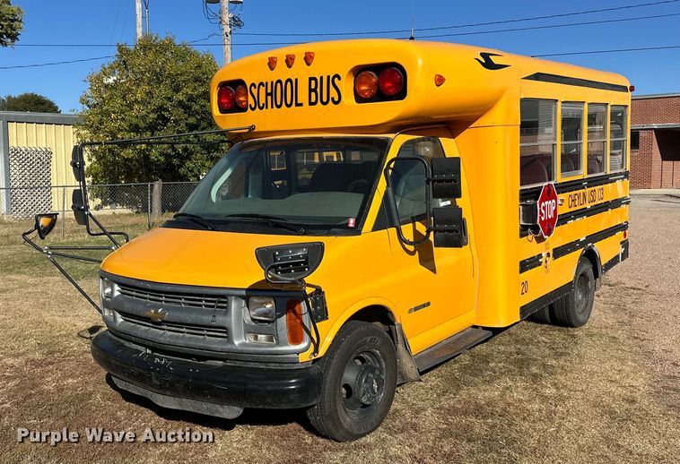 image for item NP9682 2000 Chevrolet Express 3500  school bus