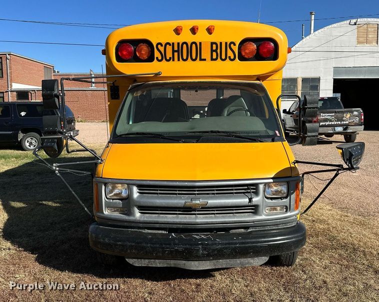 image for item NP9682 2000 Chevrolet Express 3500  school bus