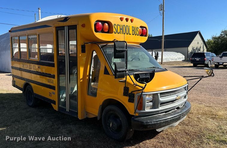 image for item NP9682 2000 Chevrolet Express 3500  school bus
