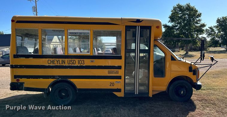 image for item NP9682 2000 Chevrolet Express 3500  school bus