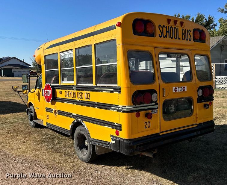 image for item NP9682 2000 Chevrolet Express 3500  school bus