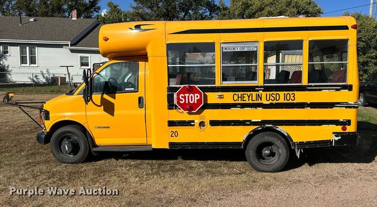 image for item NP9682 2000 Chevrolet Express 3500  school bus