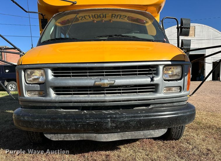 image for item NP9682 2000 Chevrolet Express 3500  school bus