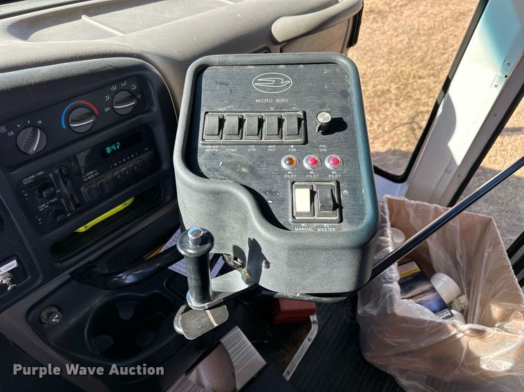 image for item NP9682 2000 Chevrolet Express 3500  school bus