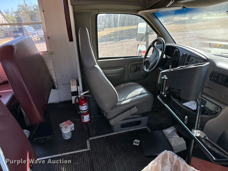 image for item NP9682 2000 Chevrolet Express 3500  school bus