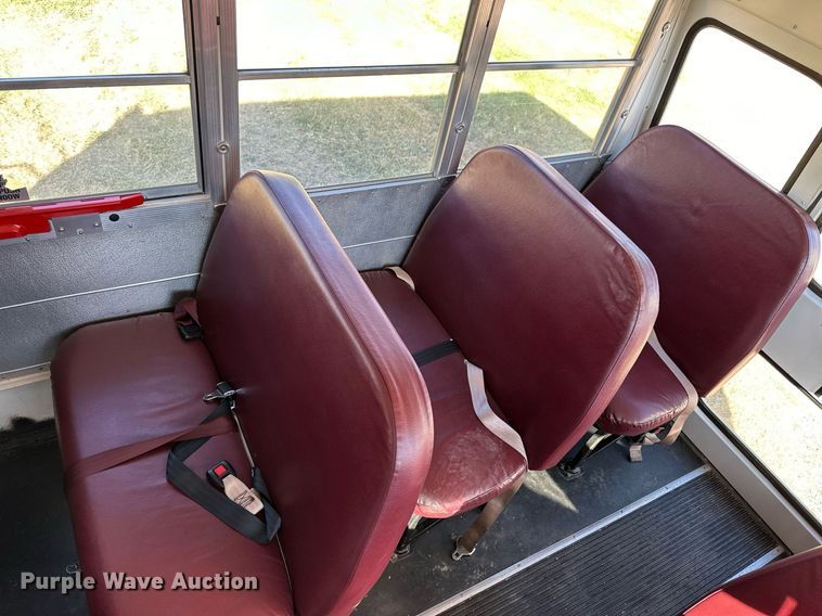 image for item NP9682 2000 Chevrolet Express 3500  school bus