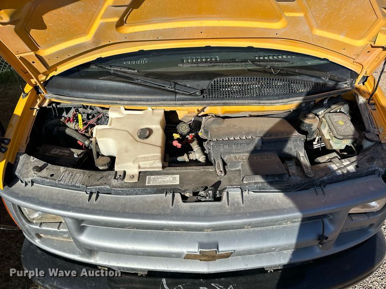 image for item NP9682 2000 Chevrolet Express 3500  school bus