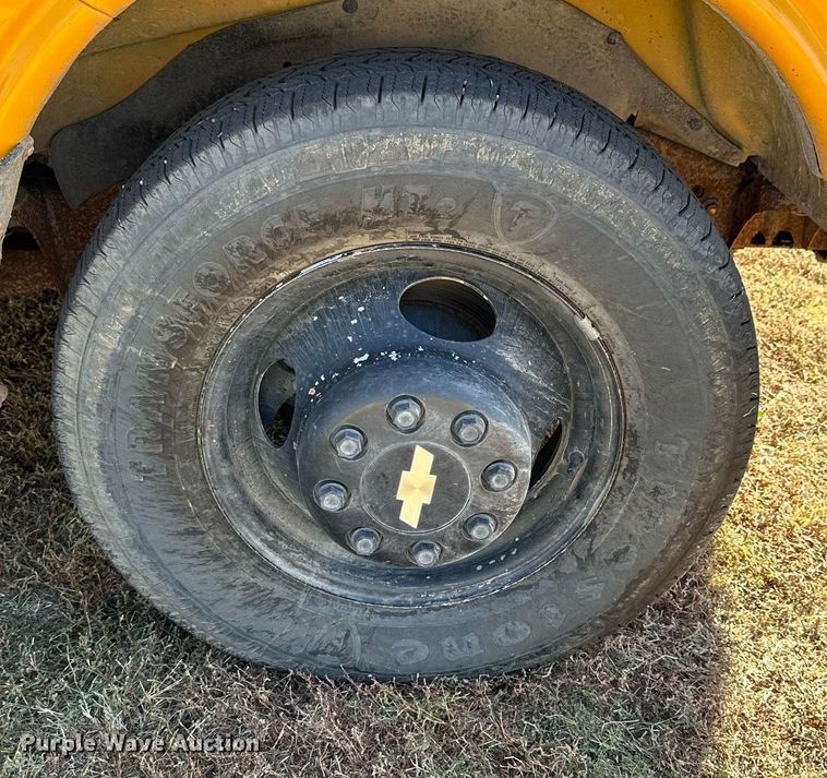 image for item NP9682 2000 Chevrolet Express 3500  school bus