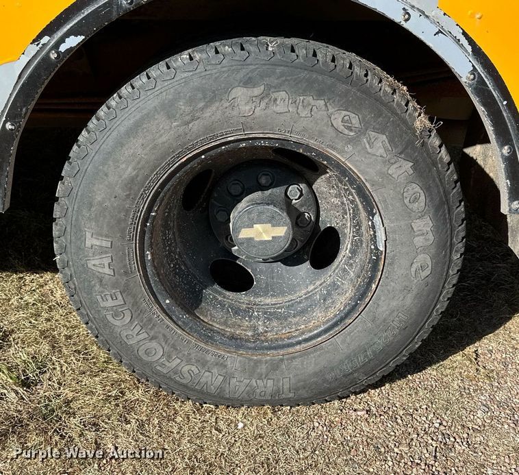 image for item NP9682 2000 Chevrolet Express 3500  school bus