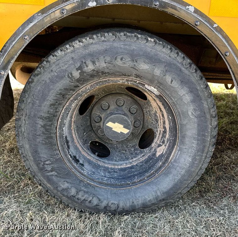 image for item NP9682 2000 Chevrolet Express 3500  school bus