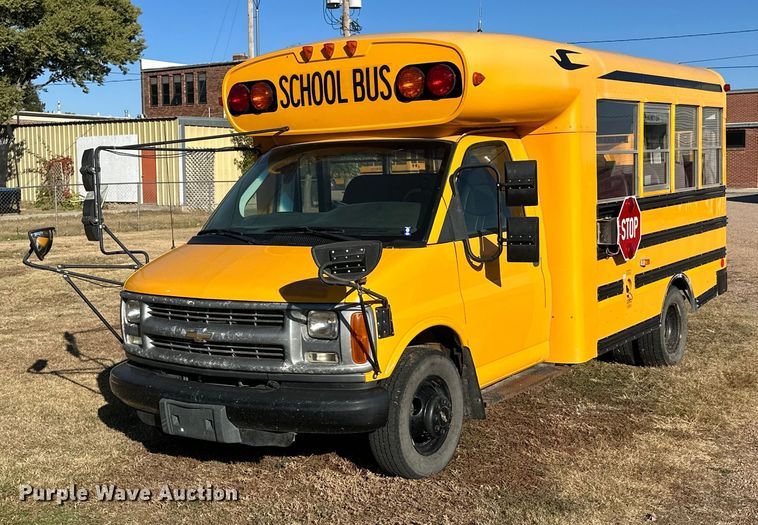 image for item NP9683 2002 Chevrolet Express 3500  school bus