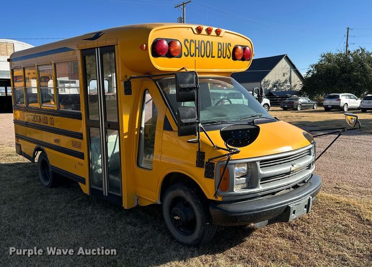 image for item NP9683 2002 Chevrolet Express 3500  school bus