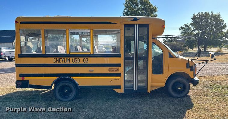 image for item NP9683 2002 Chevrolet Express 3500  school bus