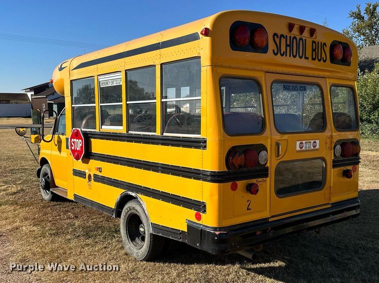 image for item NP9683 2002 Chevrolet Express 3500  school bus